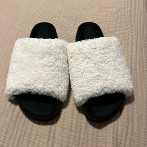 Roam Sherpa sandals